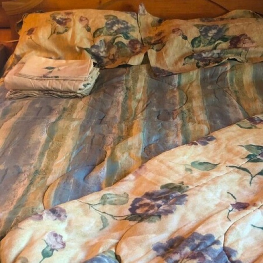 A Vintage Dan River double, 8 piece bedding set.